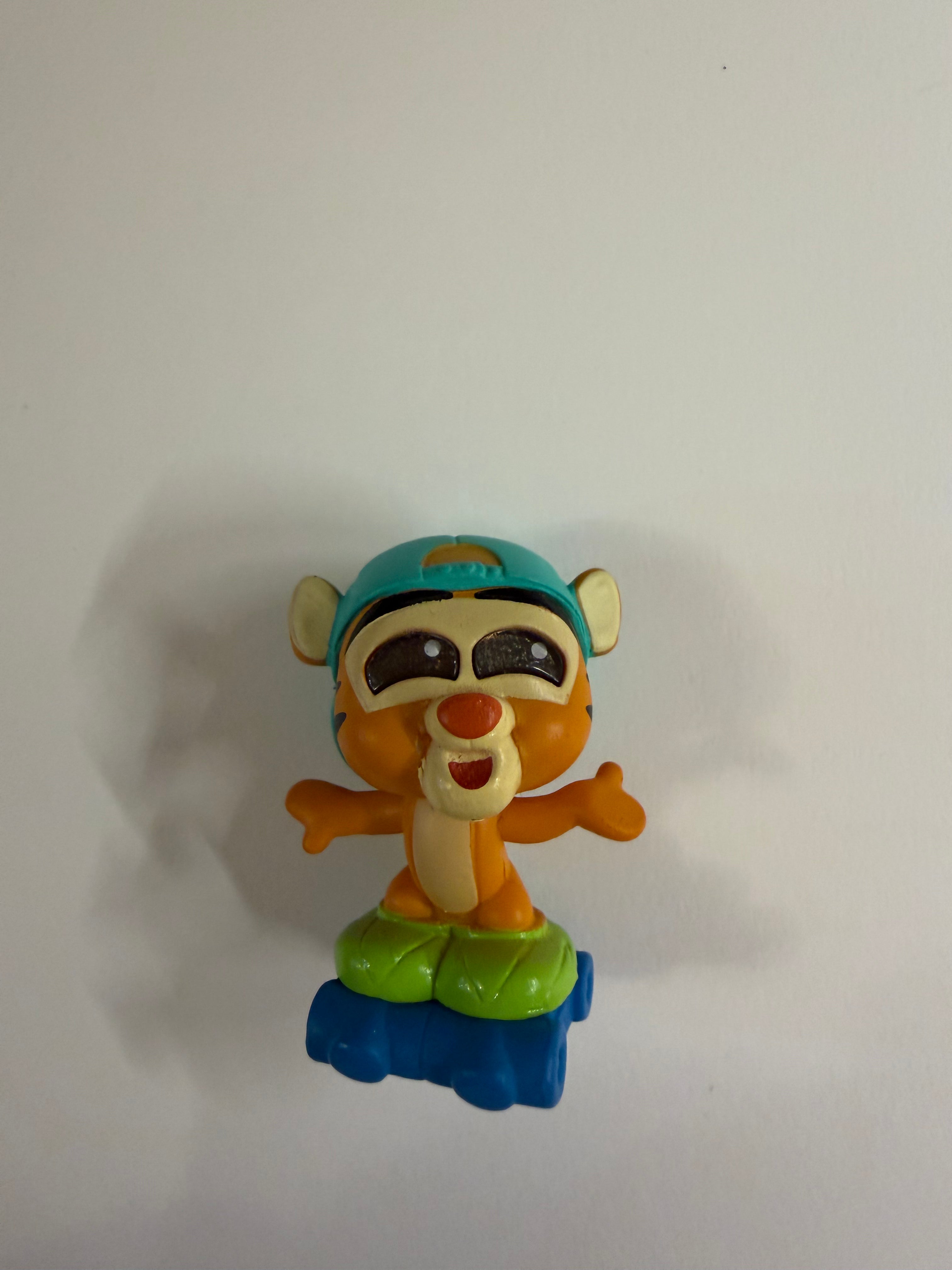 Disney Doorables Tigger Skateboard Figure – Winnie the Pooh