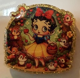 Betty Boop as Snow White Gold Glitter Magnet