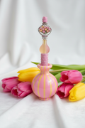 Tulip Vase Pen Lifestyle